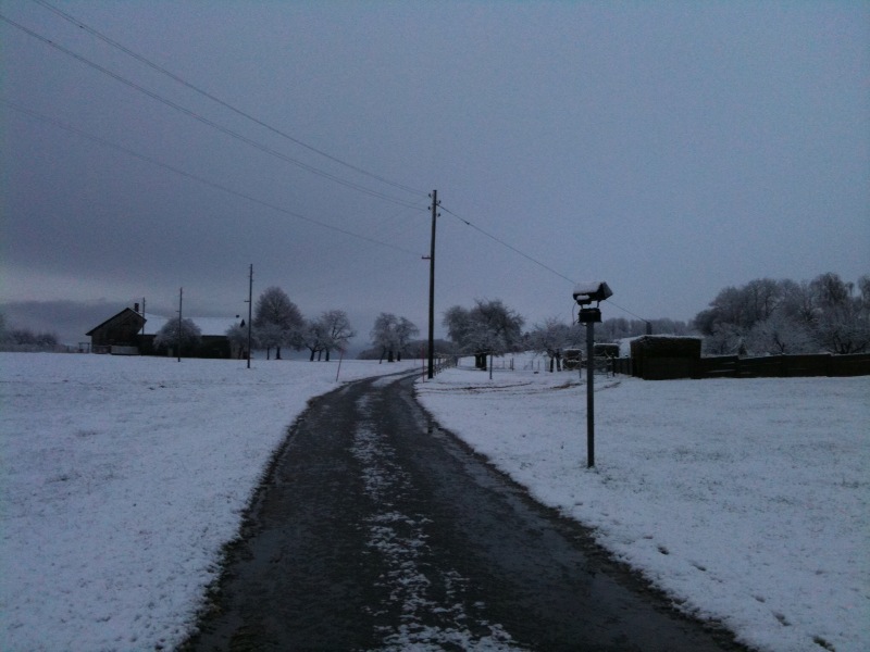 Neige recouvrant le sol à Bottens