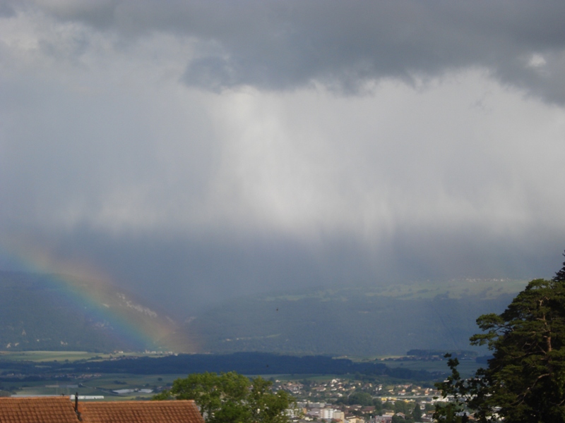 Arc-en-ciel sous les averses